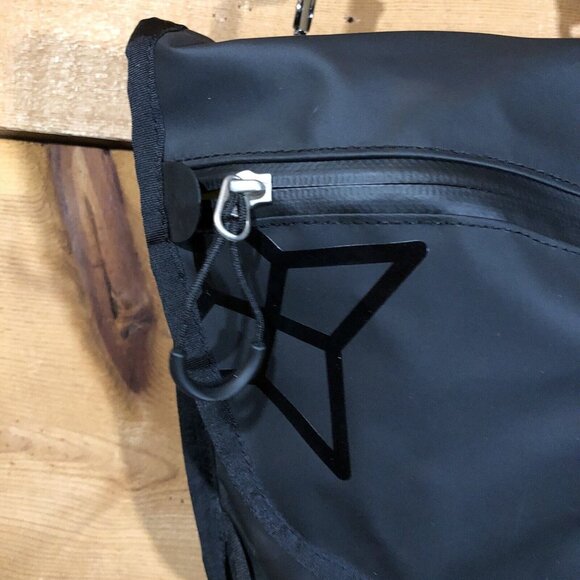 NEW Paago Works Focus Camera Shoulder Backpack Bag Padded Water Resistant Black - Picture 4 of 12